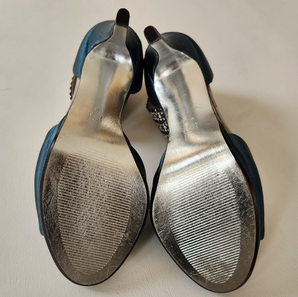 Live from the Red Carpet Heels - Picture 7 of 9